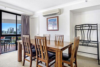 Victoria Square Apartment Broadbeach Level 9 - Holiday Adelaide 3