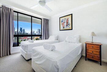 Victoria Square Apartment Broadbeach Level 9 - Holiday Adelaide 1