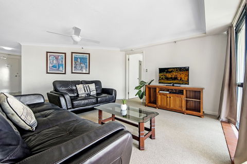 Victoria Square Apartment Broadbeach Level 9 - Holiday Adelaide 4