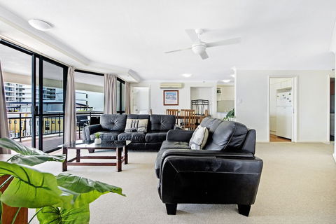 Victoria Square Apartment Broadbeach Level 9 - Holiday Adelaide 0