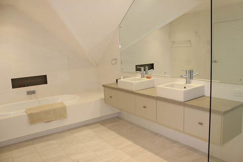 Ama Worimi - Holiday Adelaide 7