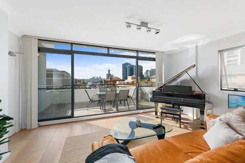 Darling Harbour Penthouse Views & Hot Tub - Holiday Adelaide 4