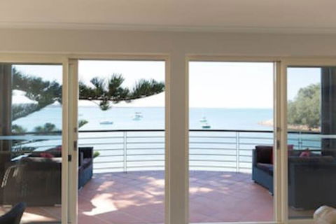 VUES At Salamander Bay - Holiday Adelaide 0