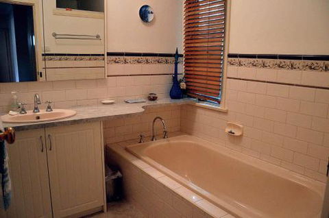 Clarence House Bright - Holiday Adelaide 1