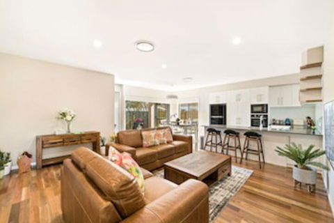 Cohoe - Holiday Adelaide 0