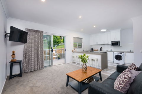 Albury Yalandra Apartment 4 - Holiday Adelaide 1