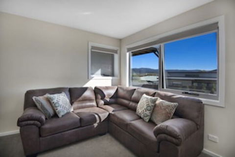 T-Bar On Twynam - Holiday Adelaide 0