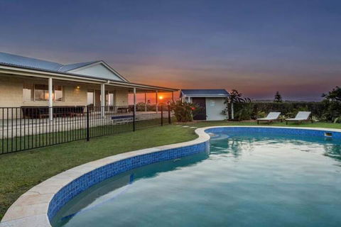 Your Luxury Escape Byron Sunset Breeze - Holiday Adelaide 4