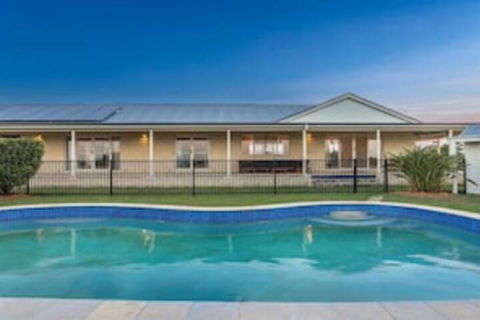 Your Luxury Escape Byron Sunset Breeze - Holiday Adelaide 0