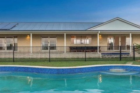 Your Luxury Escape Byron Sunset Breeze - Holiday Adelaide 3