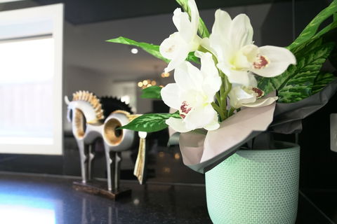 Classic 6brm Villa In Melbourne - Holiday Adelaide 0