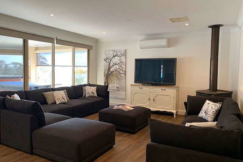 Grand Gippsland Home Sleeps Up To 28 - Holiday Adelaide 7