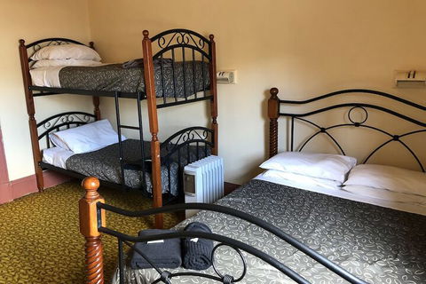 Royal Hotel - Holiday Adelaide 1