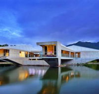 Alkira Award Winning Luxury Holiday Home - Holiday Adelaide