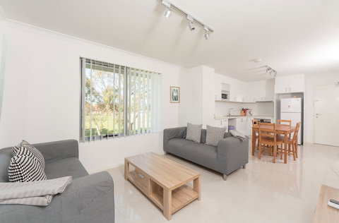 Lakeview Suites - Holiday Adelaide 4