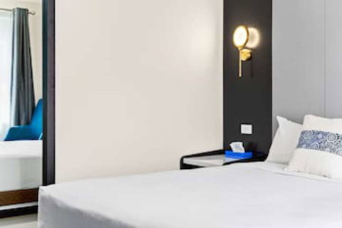 WM Hotel Bankstown - Holiday Adelaide 0