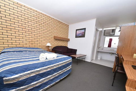 Edenhope Motor Inn - Holiday Adelaide 6