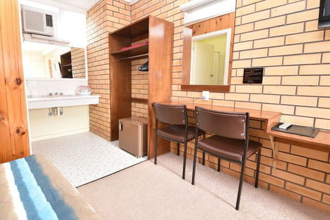 Edenhope Motor Inn - Holiday Adelaide 7