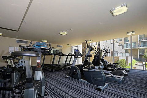 Spacious 1-Bedroom Apartment With Parking - Holiday Adelaide 6
