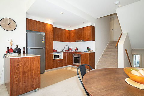 Spacious 1-Bedroom Apartment With Parking - Holiday Adelaide 5