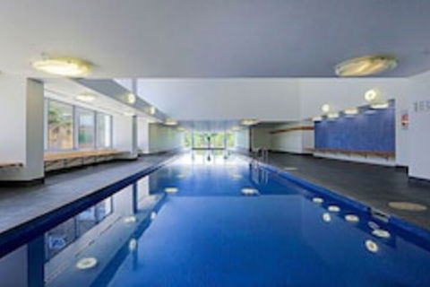 Spacious 1-Bedroom Apartment With Parking - Holiday Adelaide 0