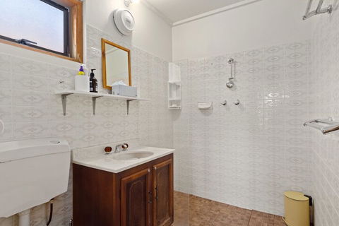 Cliffs End Beach Shack 105 Gold Coast Drive Carrickalinga - Holiday Adelaide 5