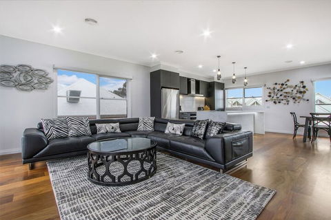 The Apartment, Metung - Holiday Adelaide 6