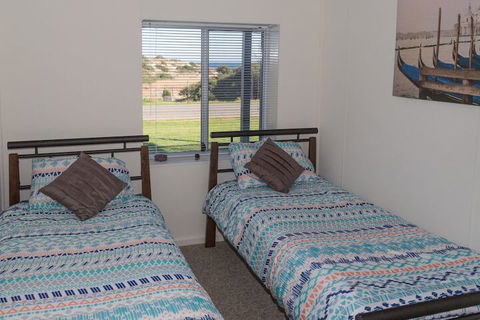 Carrickalinga Seahaven: Coastal Escape 4brm 29 Riverview Drive - Holiday Adelaide 5