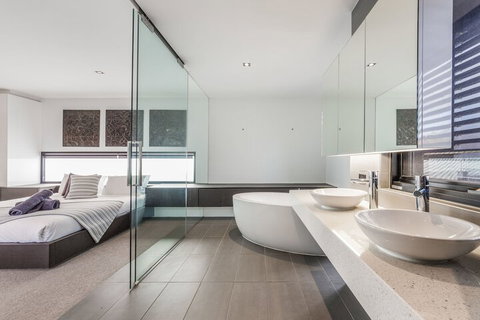 Luxury Designer Townhouse Parking - Holiday Adelaide 6