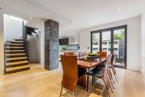 Luxury Designer Townhouse Parking - Holiday Adelaide 5