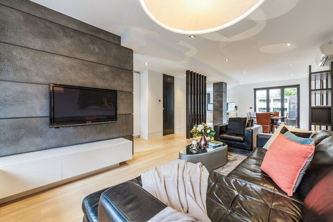 Luxury Designer Townhouse Parking - Holiday Adelaide 7