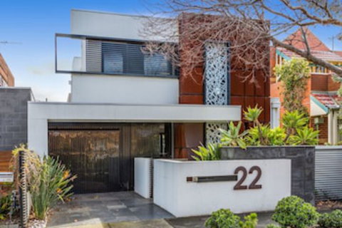 Luxury Designer Townhouse Parking - Holiday Adelaide 0