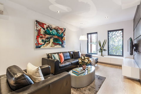 Luxury Designer Townhouse Parking - Holiday Adelaide 3