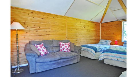 MY Fair Lady External Bathroom PET Friendly - Holiday Adelaide 3