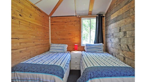 MY Fair Lady External Bathroom PET Friendly - Holiday Adelaide 6