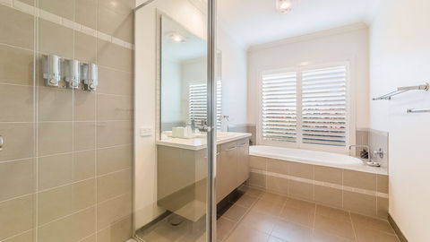 Oceans 11 Surfside Wifi & Foxtel PET Friendly - Holiday Adelaide 5