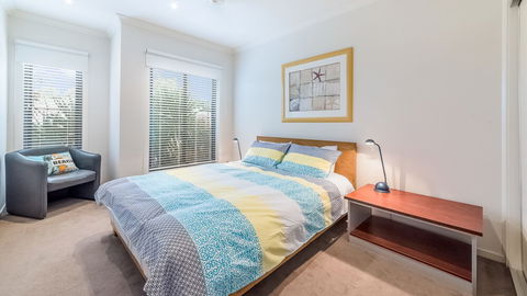 Oceans 11 Surfside Wifi & Foxtel PET Friendly - Holiday Adelaide 1