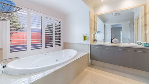 Oceans 11 Surfside Wifi & Foxtel PET Friendly - Holiday Adelaide 3