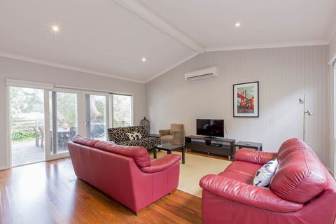 Breezes PET Friendly - Holiday Adelaide 4