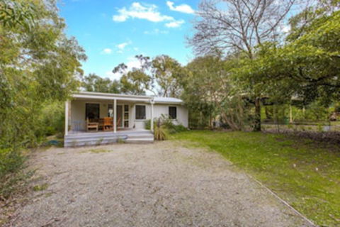 Breezes PET Friendly - Holiday Adelaide 0