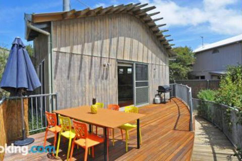 Surf Sounds Free Wifi PET Friendly Surf Side! - Holiday Adelaide 0