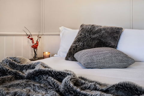 Table Hill Cottage - Holiday Adelaide 1