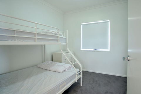 Chiaro Villa Surf Side - Holiday Adelaide 1