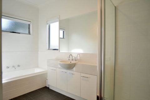 Chiaro Villa Surf Side - Holiday Adelaide 5