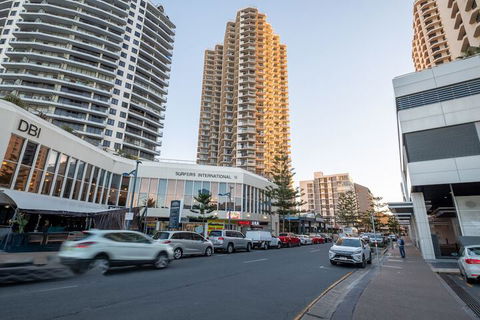 Heart Of Surfers Paradise Ocean Views - Holiday Adelaide 1