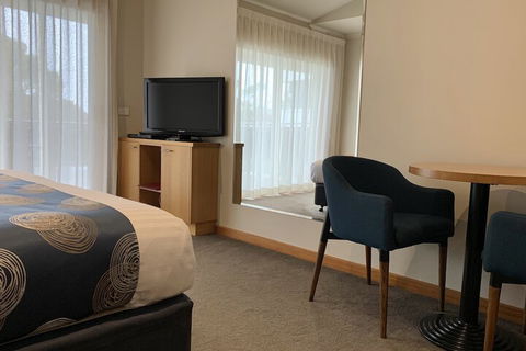 Eugenies Luxury Accommodation - Holiday Adelaide 6