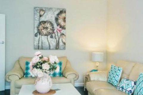 Magnolia Corner - Holiday Adelaide 6
