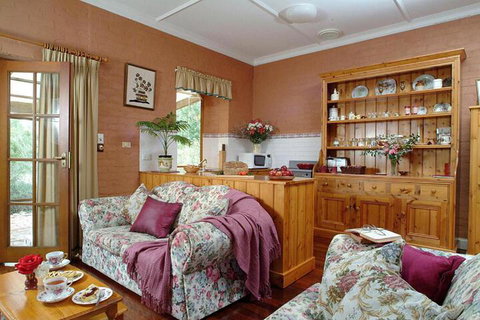Amandas Cottage 1899 - Holiday Adelaide 3