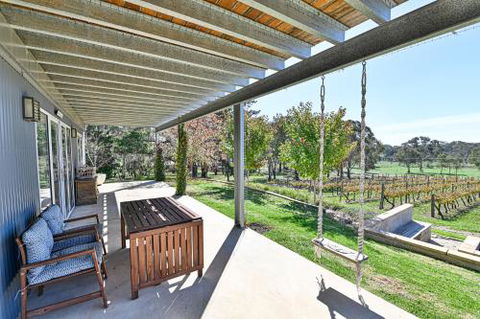 Mortimers Wines The Vines Studio - Holiday Adelaide 4