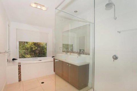 60 Beachway Parade Marcoola 500 BOND Linen Supplied - Holiday Adelaide 7